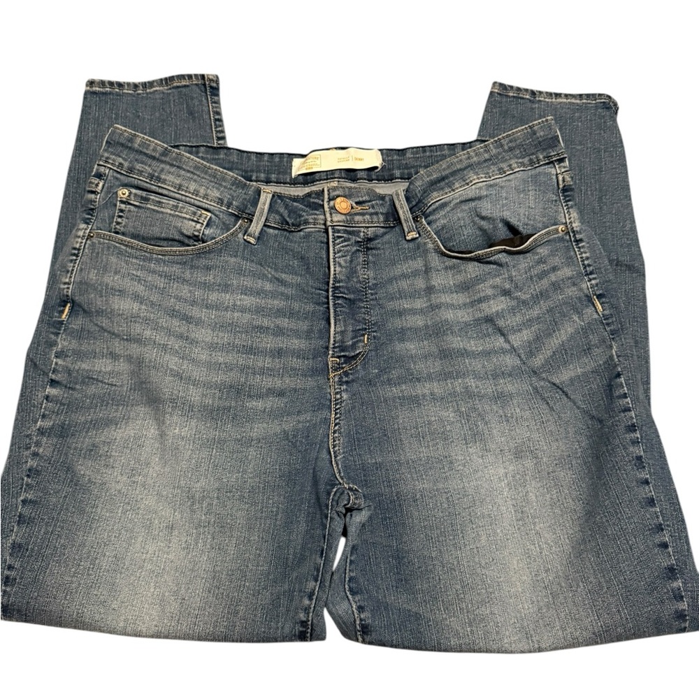 EUC Signature by Levi Women’s Jeans